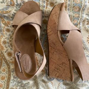 Never worn Clark’s 8.5 wedges.